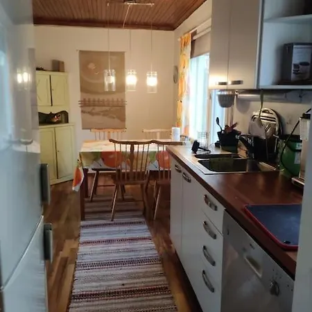 Talo Jaerven Rannalla *