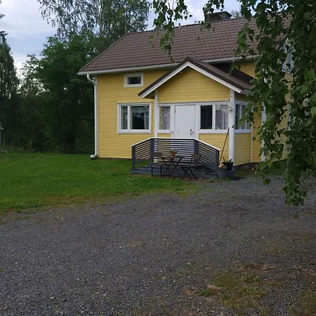 Talo Järven Rannalla
