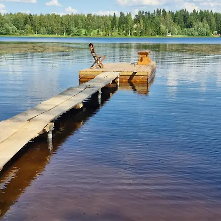 Talo Järven Rannalla *